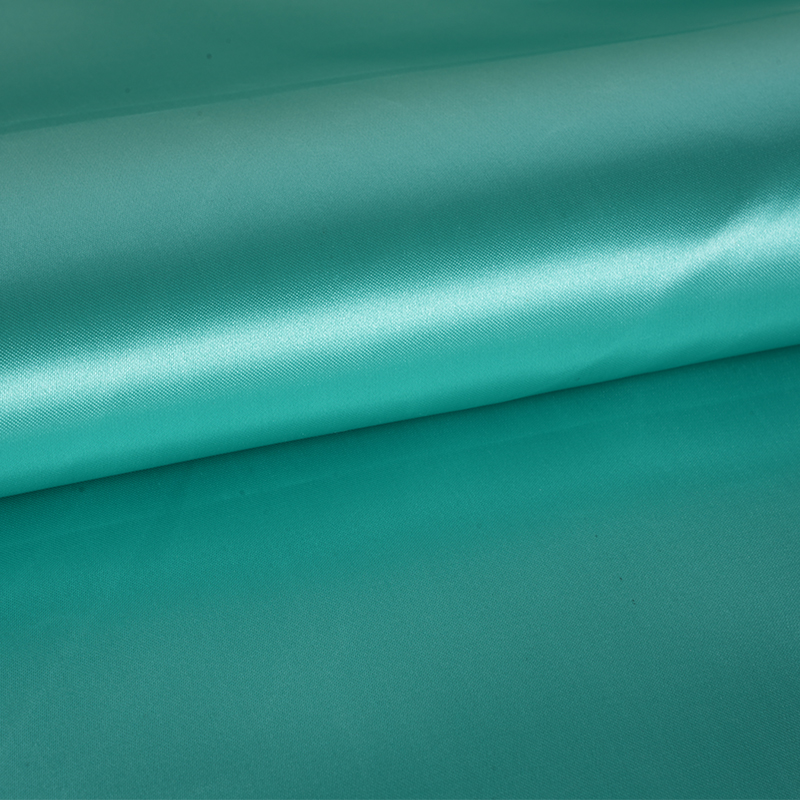 50/75 glänzender, nicht gedrehter Satin + dünner Paddelstoff auf der Oberseite